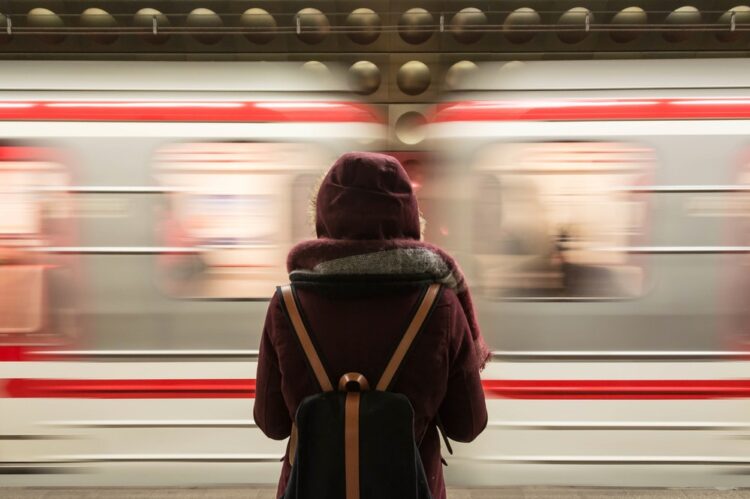 4 Decisive Customer Buying Moments That Your Startup Can Win