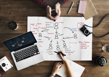 Why Women in Business Need To Network With More Men